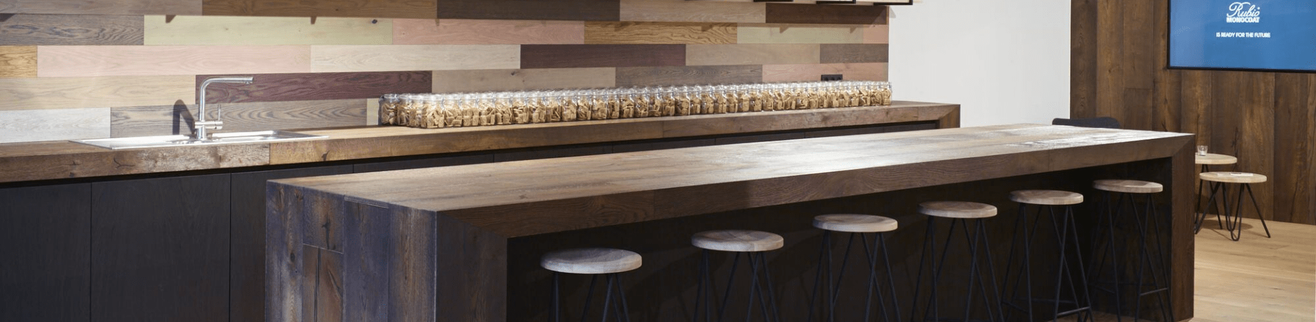 Hur man återställer träbord och arbetsytor